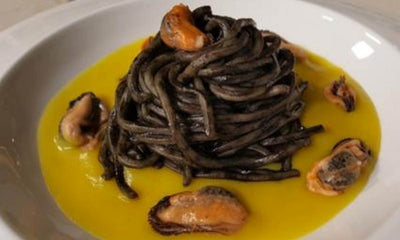 Spaghetti al Nero di Seppia su Vellutata di Patate al Brodo di Cozze