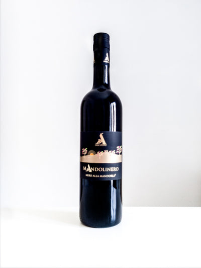 Vino Mandolinero alla Mandorla di Avola – Assennato